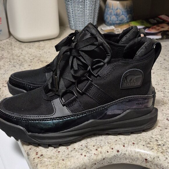 SOREL CHUKKA AURORA ANKLE BOOTS - Size 39.  In New Condition - Picture 1 of 8